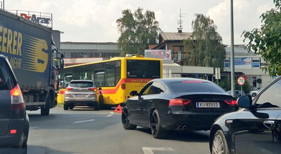 sudar auta i autobusa.jpg